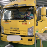 Dịch vụ thay kính chắn gió xe tải tận nhà