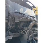 NHỮNG DẤU HIỆU NÀO BẠN CẦN THAY KÍNH Ô TÔ 2025