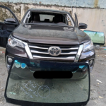 Thay kính chắn gió fortuner