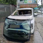 Thay kính xe Mitsubishi Jolie