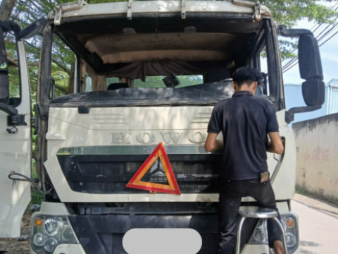 Thay kính xe tải
