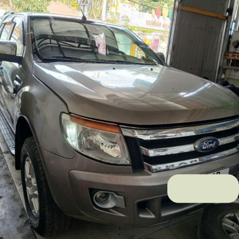 Kính Chắn Gió Xe Ford Ranger