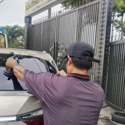 Kính Chắn Gió Xe Mercedes Benz E300