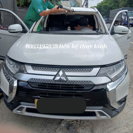 Dịch vụ thay Kính chắn gió xe Land Rover Freelander