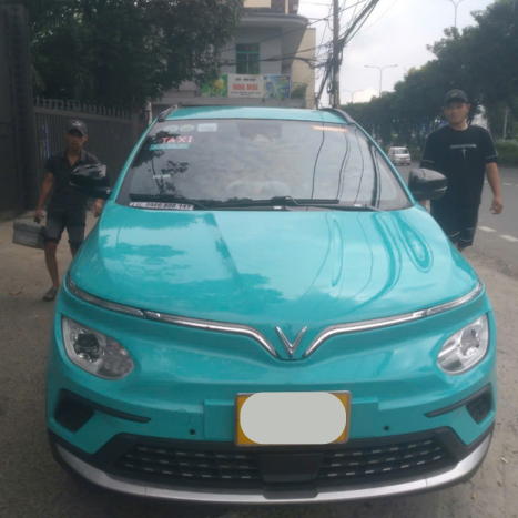 Dịch vụ thay kính chắn gió xe Vinfast VF5