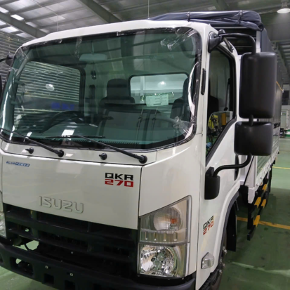 Dịch vụ thay Kính chắn gió xe tải Isuzu 6.5 tấn