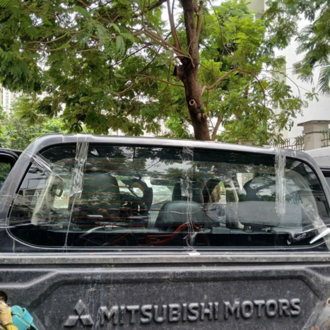 Kính Chắn Gió Xe Nissan Terra