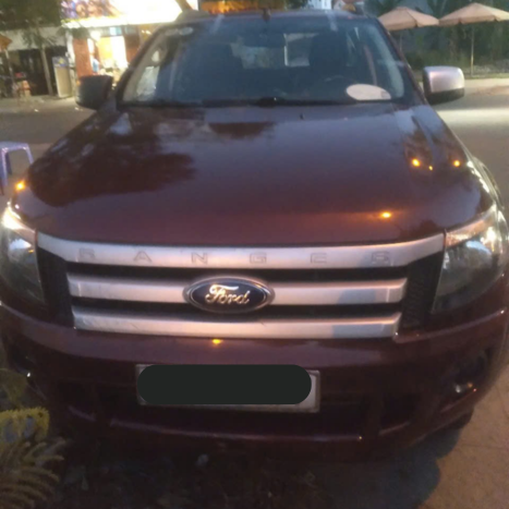 Kính Chắn Gió Xe Ford Ranger