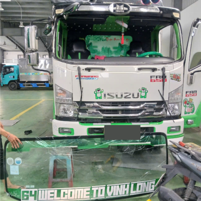 Dịch vụ thay Kính chắn gió xe tải Isuzu 6.5 tấn