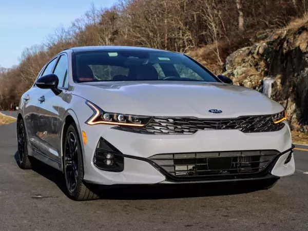 Dịch vụ thay kính chắn gió xe KIA Cadenza tận nơi