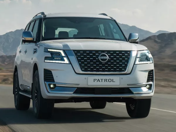 Dịch vụ thay Kính chắn gió xe Nissan Patrol