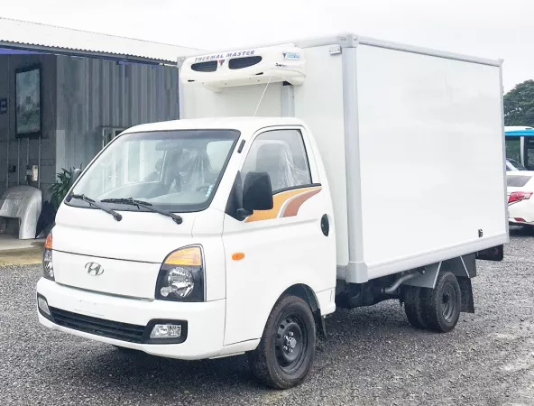 Dịch vụ thay Kính chắn gió xe tải Hyundai 1 tấn