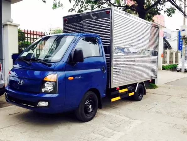 Dịch vụ thay Kính chắn gió xe tải Hyundai 1 tấn