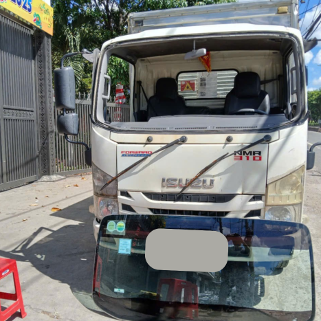 Dịch vụ thay Kính chắn gió xe tải Isuzu 1 tấn tận nơi