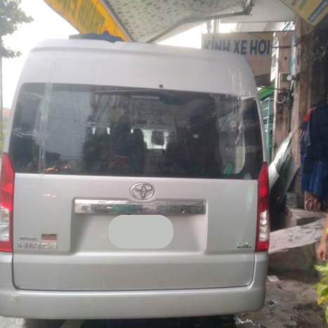 Kính Chắn Gió Xe Hiace