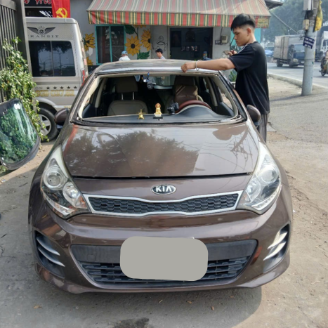Dịch vụ thay kính chắn gió xe KIA Koup tận nhà