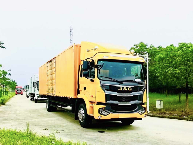 Dịch vụ thay Kính chắn gió xe tải JAC 7 tấn tận nơi