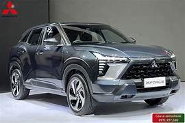 Chuyên thay kính chắn gió xe ô tô tận nơi