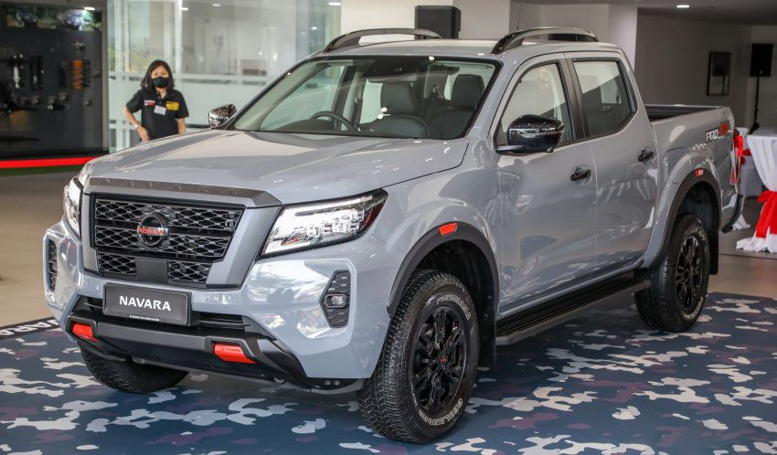 Kính Chắn Gió Xe Nissan Navara