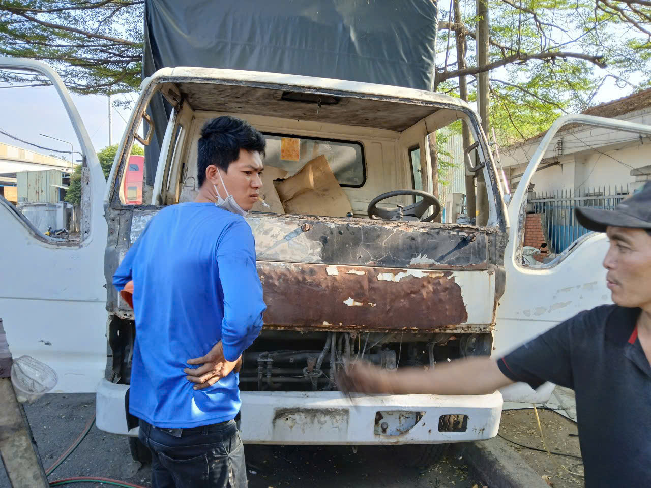 Dịch vụ thay Kính chắn gió xe tải KIA 1.4 tấn tận nơi