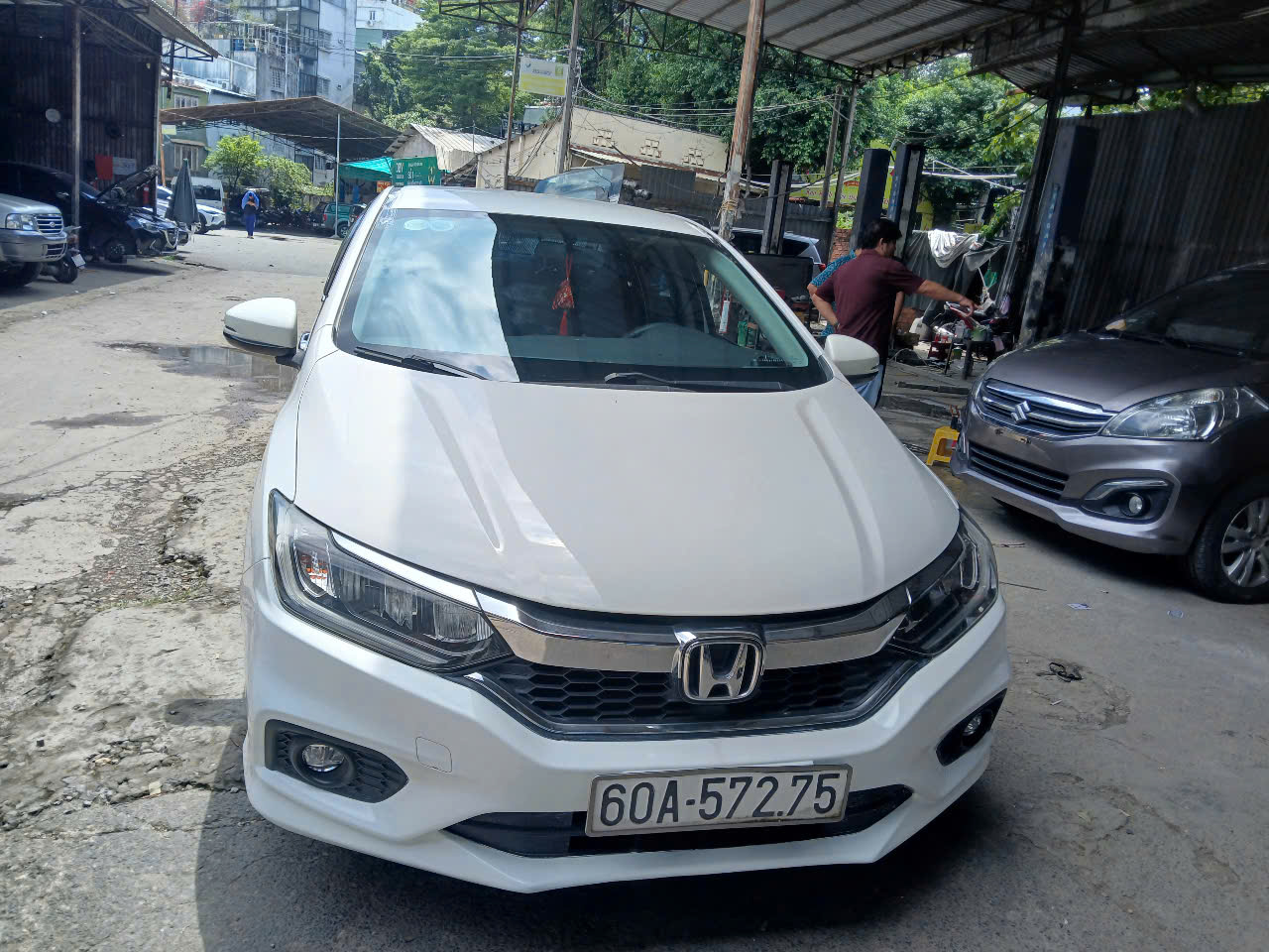 CHUYÊN HỖ TRỢ CÁC KHÁCH BỊ ĐÁ VĂNG NỨT KÍNH LÁI Ô TÔ