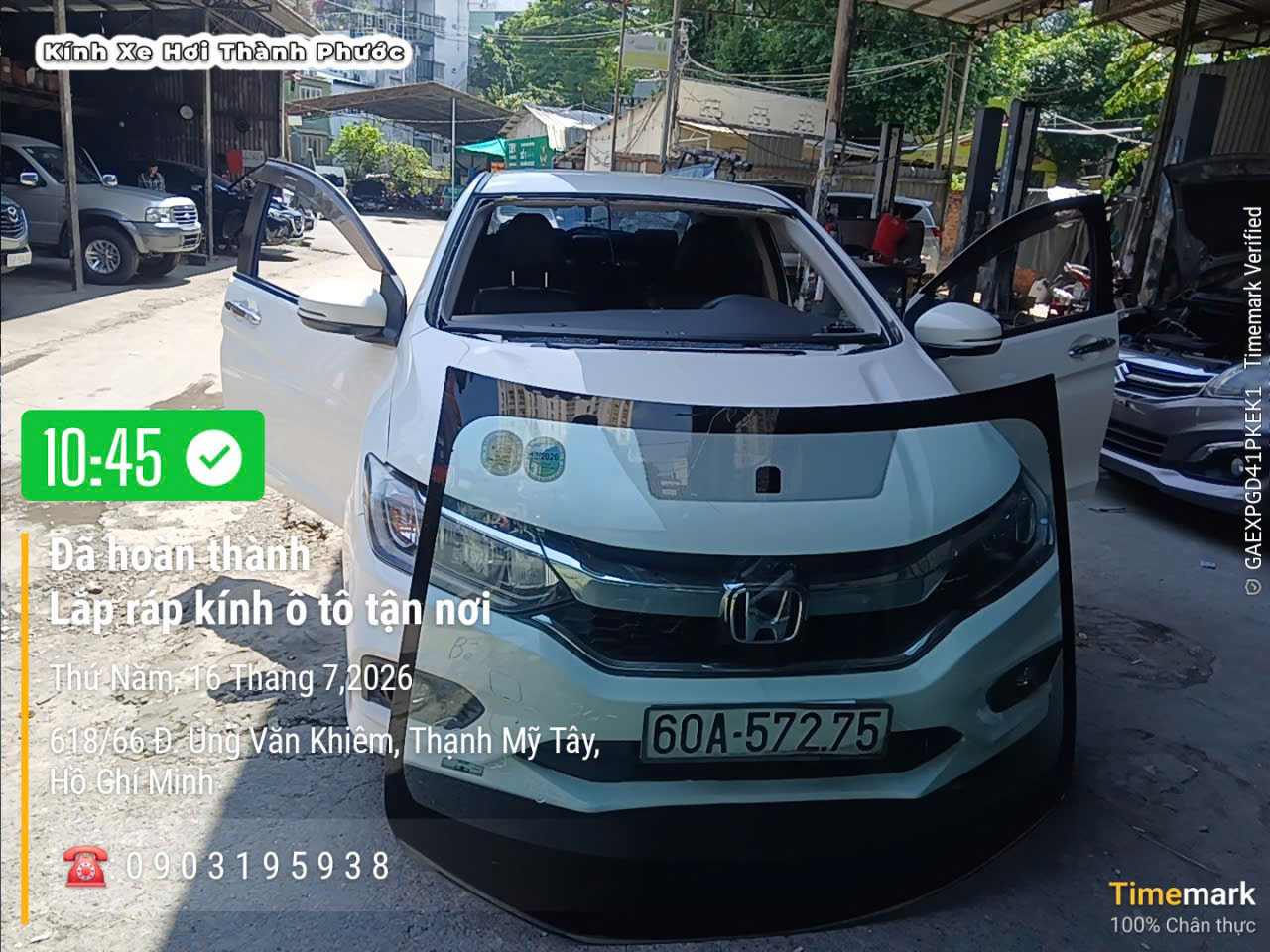 Cách Xử Lý Hiệu Quả Khi Kính Chắn Gió Ô Tô Bị Mờ