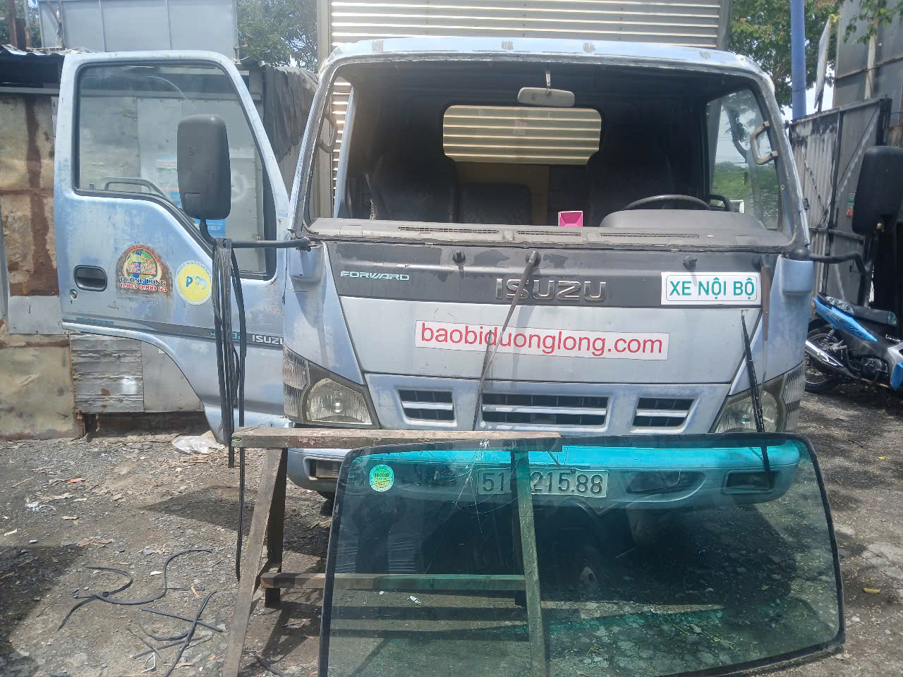 Cách Xử Lý Hiệu Quả Khi Kính Ô Tô Bị Bể