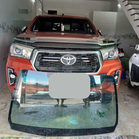 Chuyên sửa chữa kính chắn gió ô tô