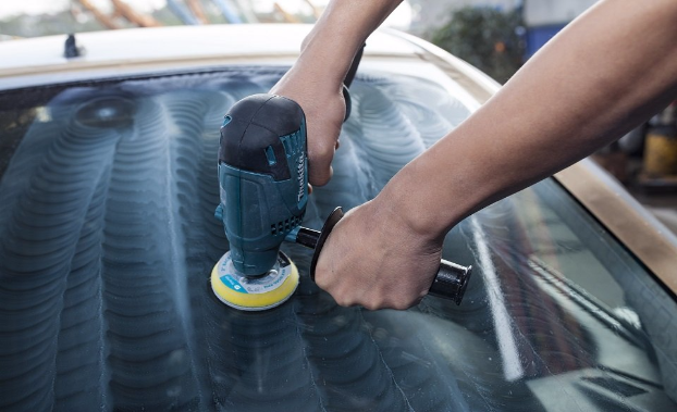 ﻿Cách Đánh Bóng Kính Ô Tô Sáng Láng