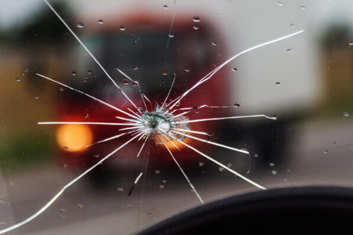 ﻿Chuyên xử lý các dấu văng đá trên kính ô tô