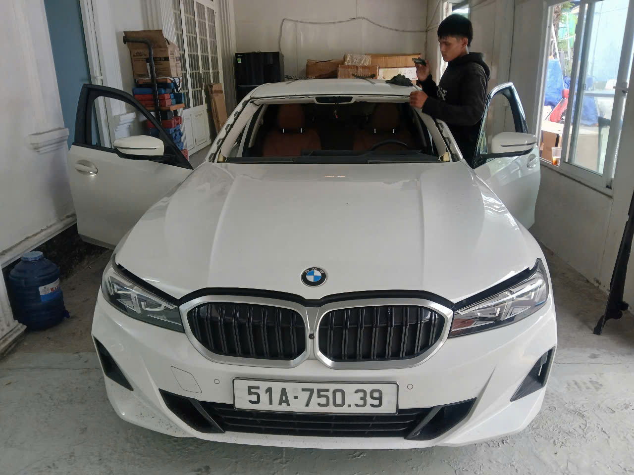 Chuyên thay kính xe hơi gần nhất