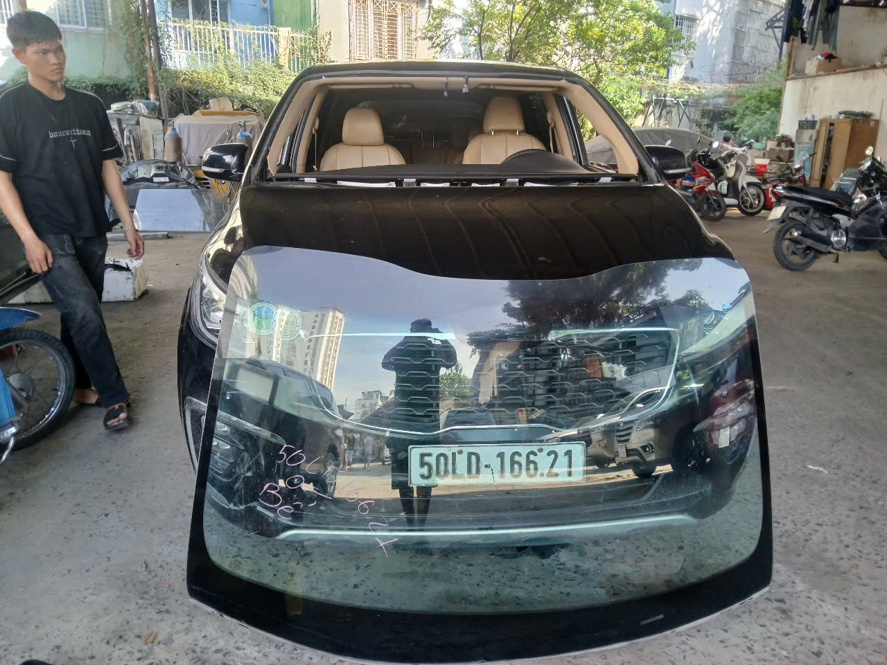 ﻿Nên sửa hay thay mới khi kính chắn gió bị rạn nứt?