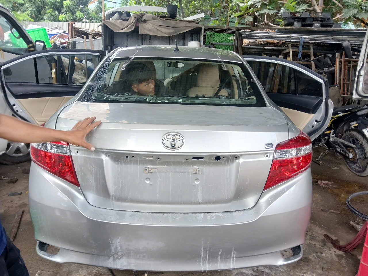 THAY KÍNH Ô TÔ TẬN NƠI Ở BÌNH DƯƠNG