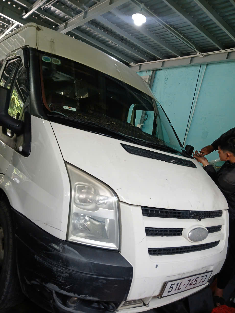 CẦN THAY KÍNH Ô TÔ GIÁ RẺ SÀI GÒN