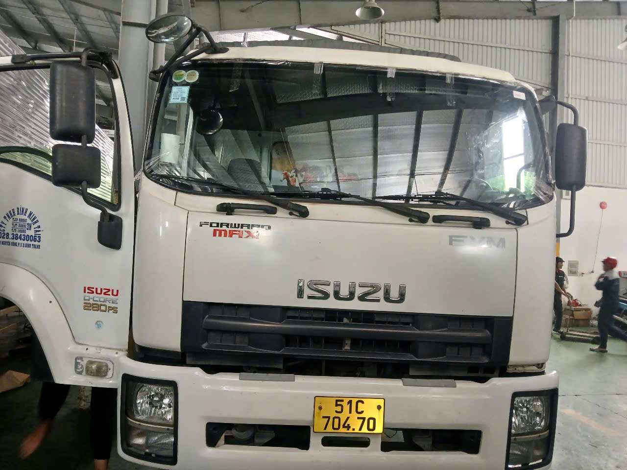 THAY KÍNH TRƯỚC Ô TÔ GIÁ BAO NHIÊU?