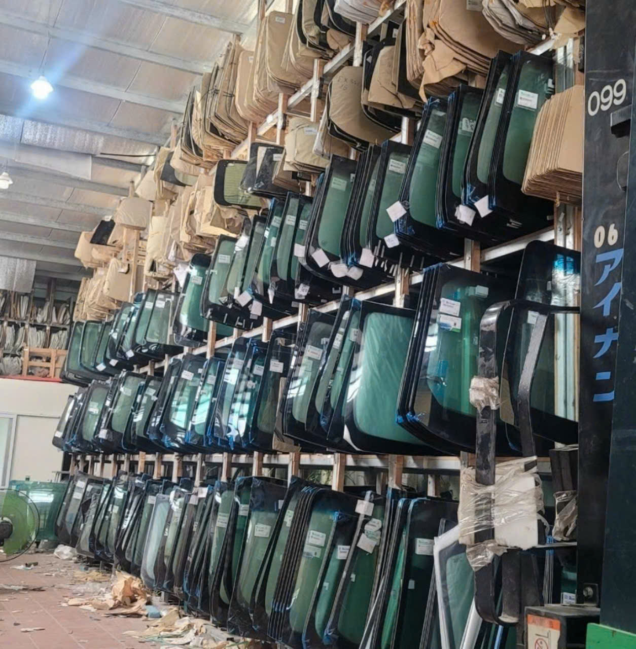 Kính Chắn Gió Xe Land Cruiser Prado