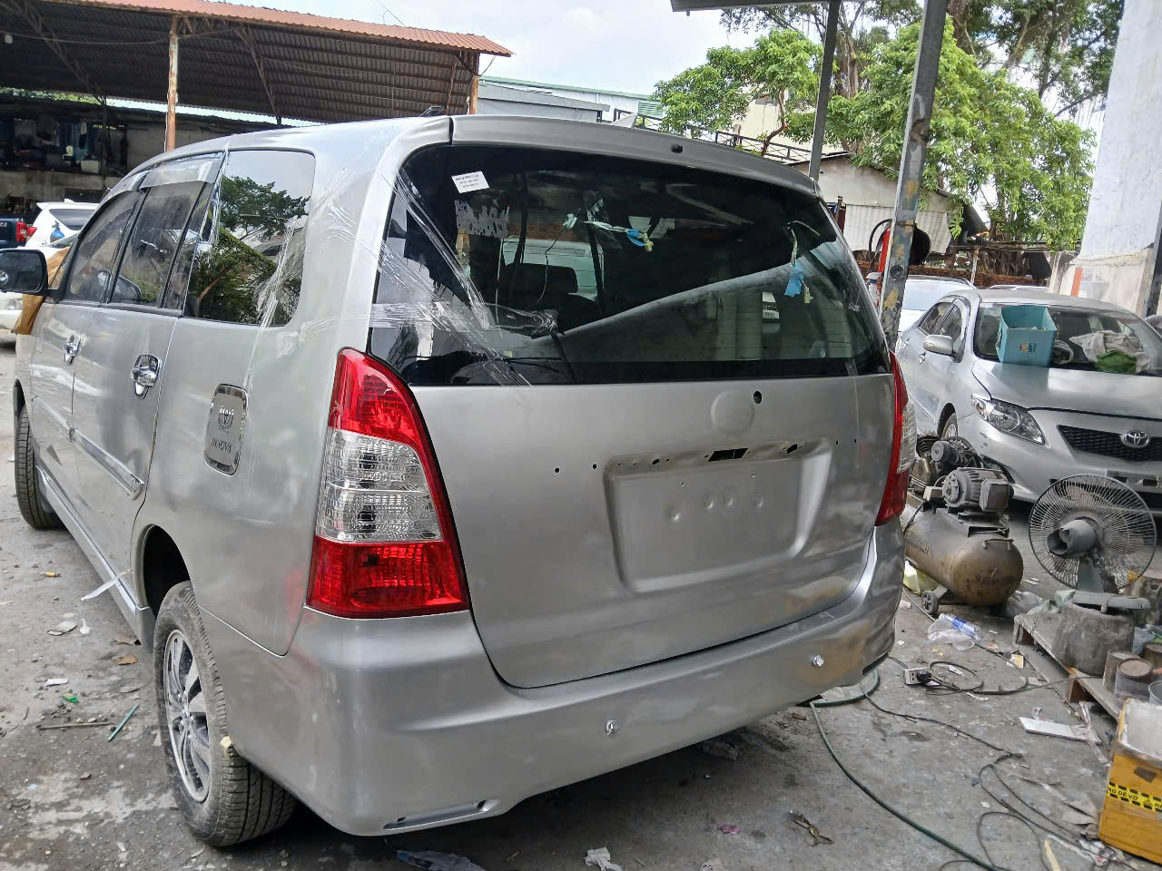 Thợ thay kính ô tô uy tín