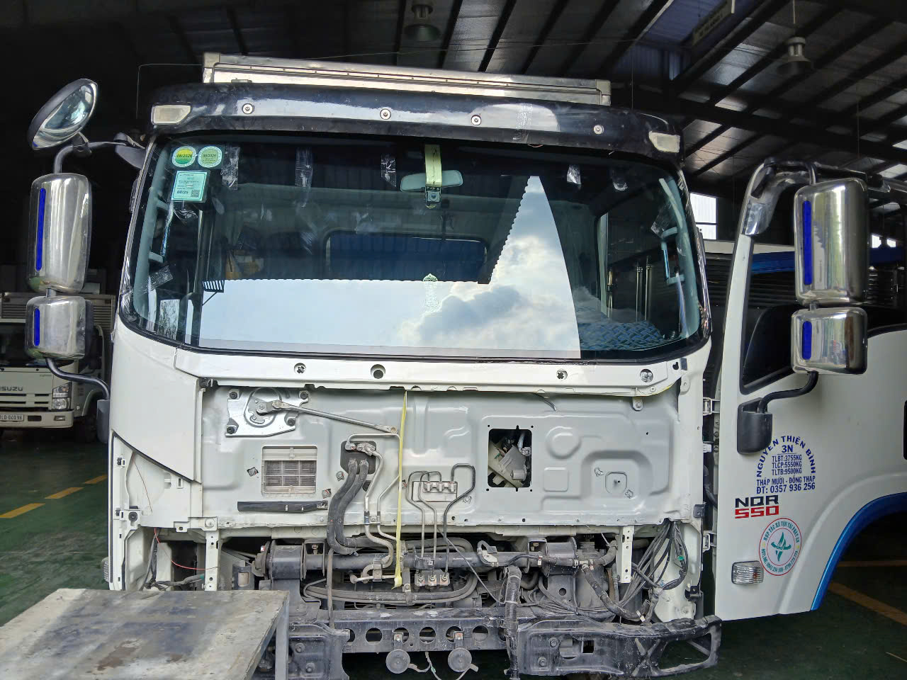 Các chi tiết về kính ô tô 2 lớp an toàn