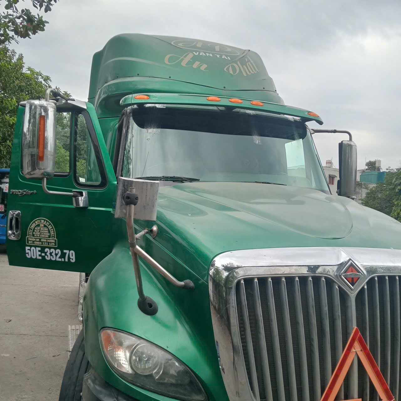 Thay Kính Ô Tô Sài Gòn City Có Mặt Liền