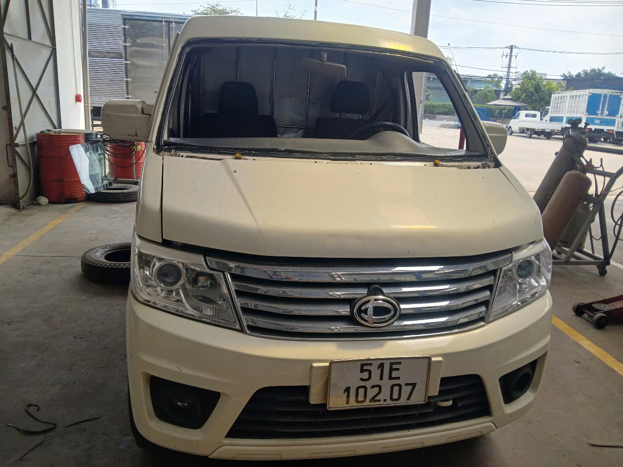 Thay Kính Ô Tô Giá Rẻ – Dịch Vụ Chuyên Nghiệp Tại TP.HCM, Có Mặt Nhanh Chóng