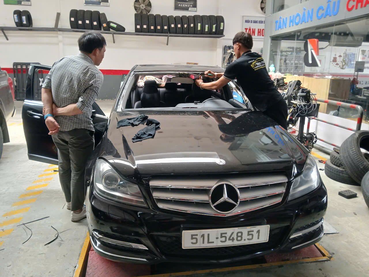 Thay kính Ô tô trọn gói uy tín và chuyên nghiệp