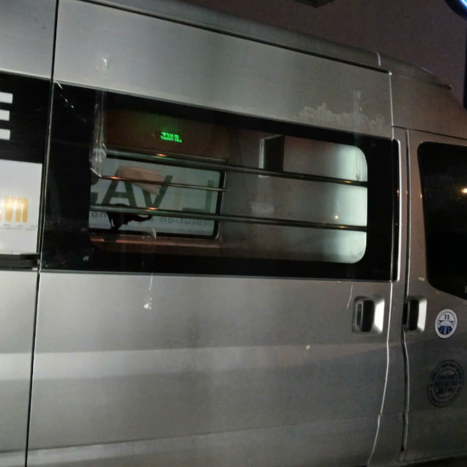 Thay kính hông chết fo transit