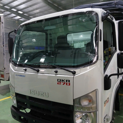 Kính chắn gió xe tải Isuzu 2.4 tấn