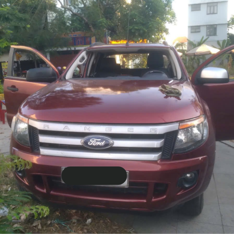Kính Chắn Gió Xe Ford Ranger