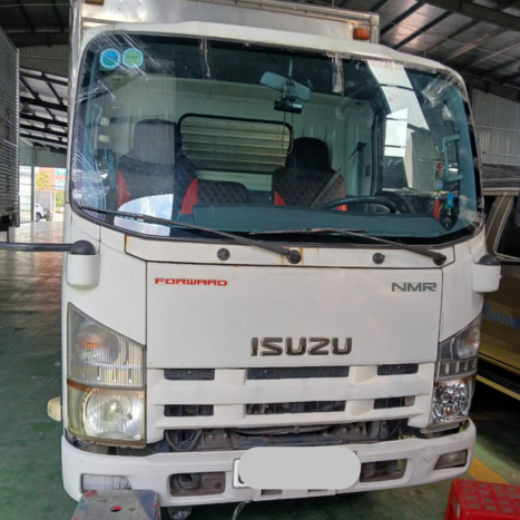 Kính chắn gió xe tải Isuzu 15 tấn tận nơi