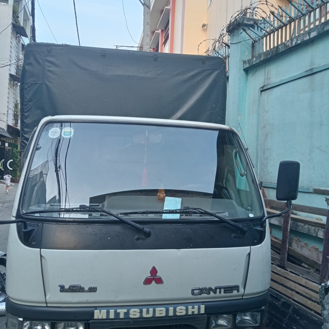 thay kính ô tô tải