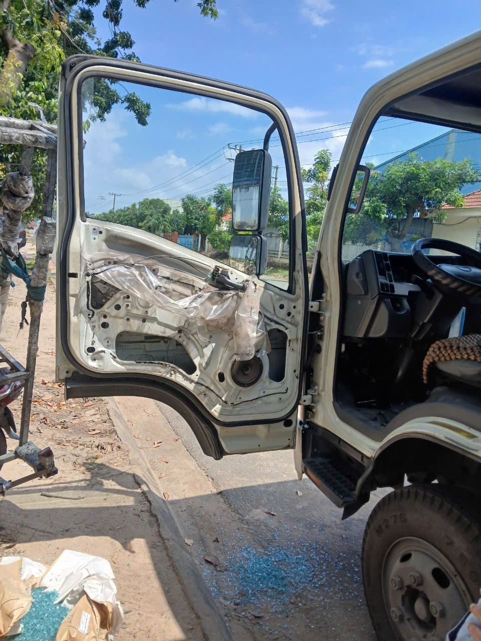 Thay cửa quay xe tải