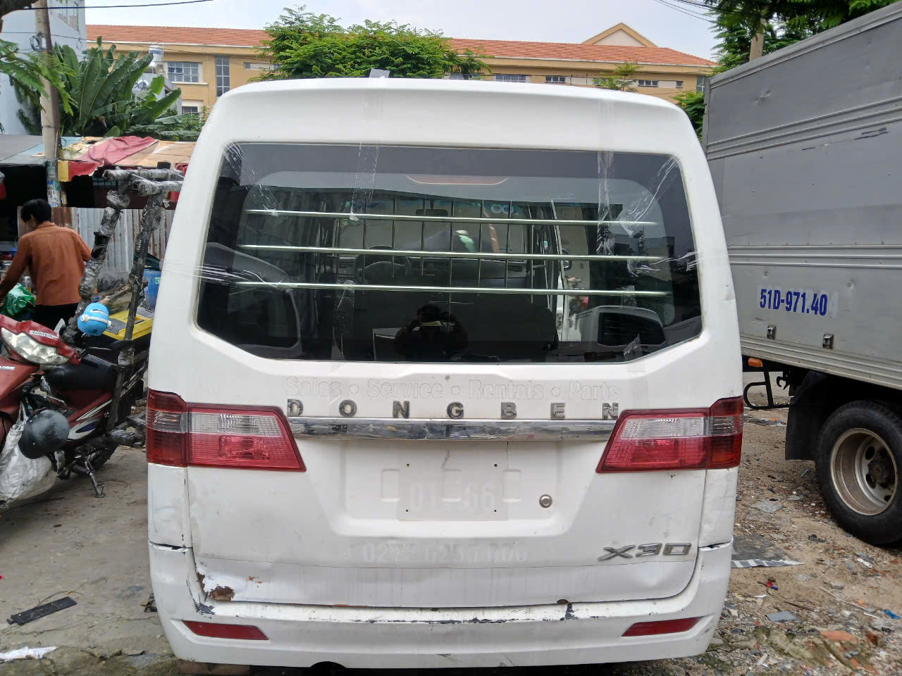 Thay kính xe tải nhỏ